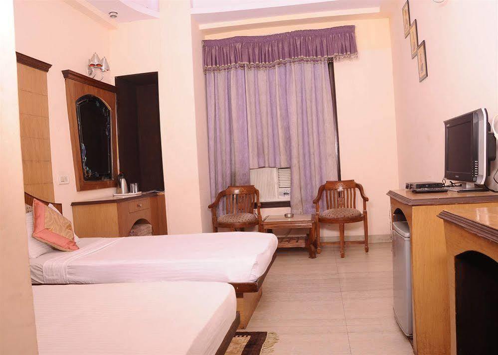 Hotel Karat 87 New Delhi